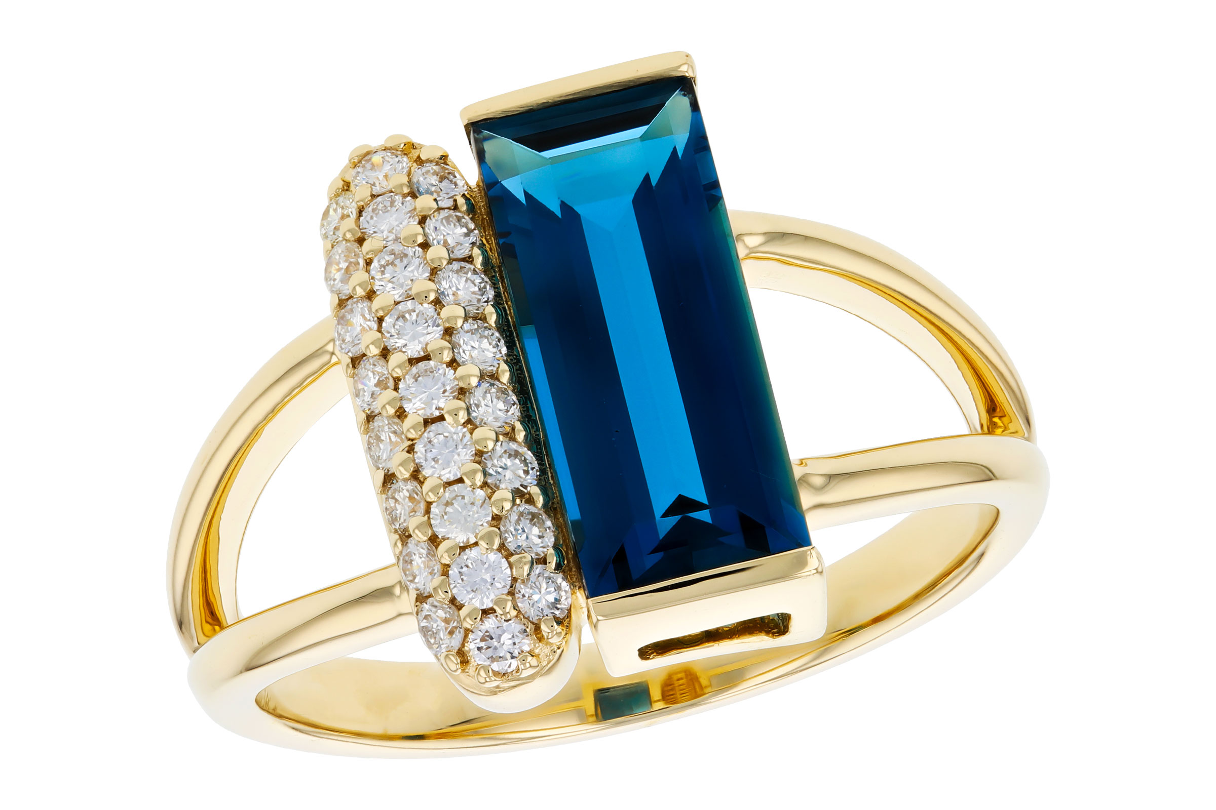 M285-20115: LDS RG 2.67 LONDON BLUE TOPAZ 2.92 TGW (12x5MM BT)