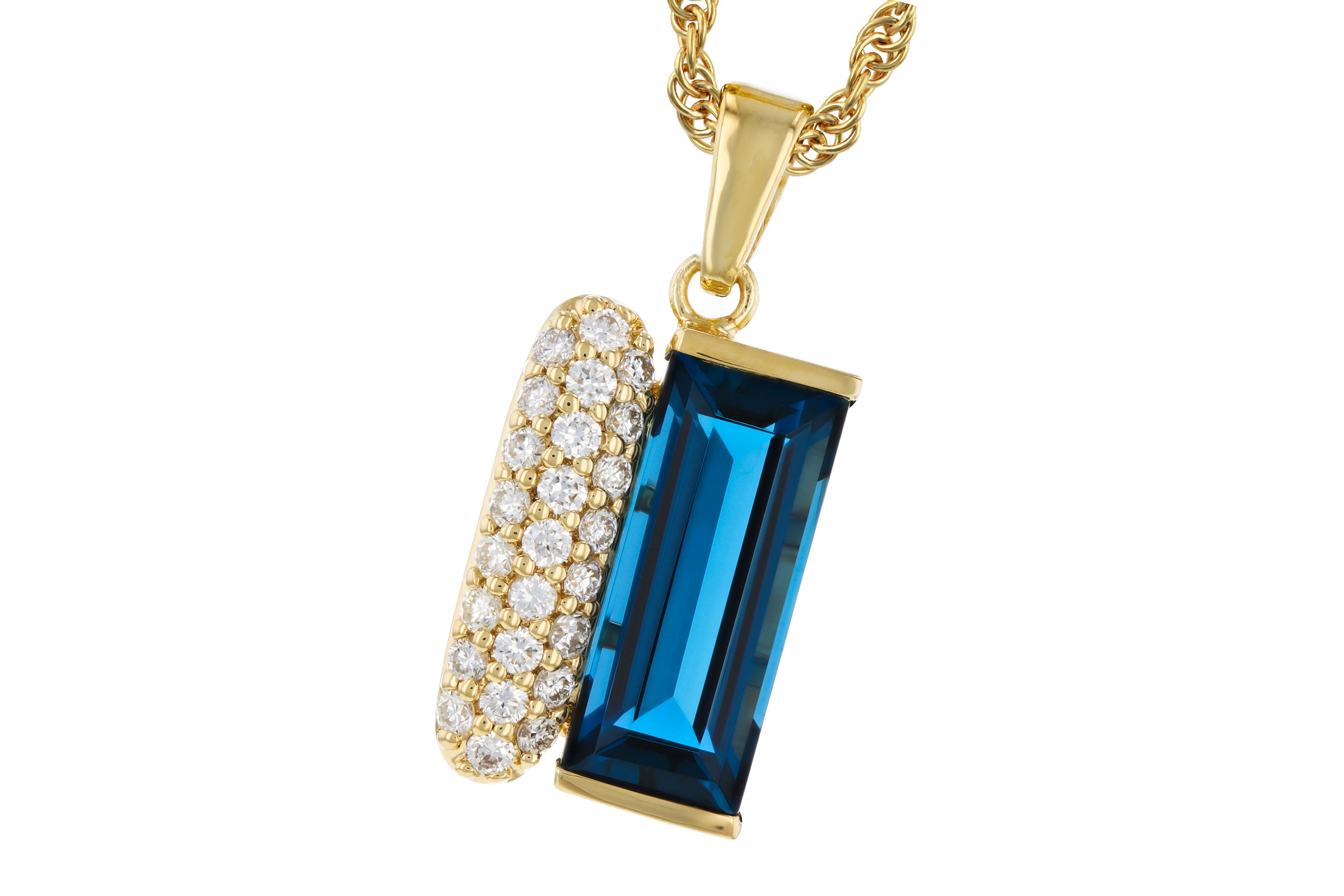 M285-20124: NECK 2.67 LONDON BLUE TOPAZ 2.92 TGW (12x5MM BT)